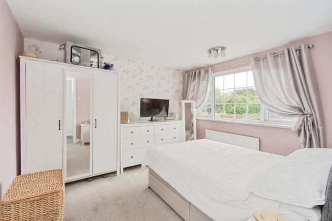 3 bed Semi-Detached for sale Image 5