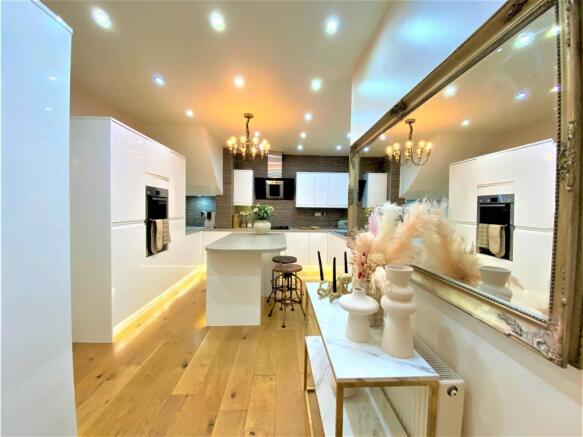 Kitchen 1.jpg