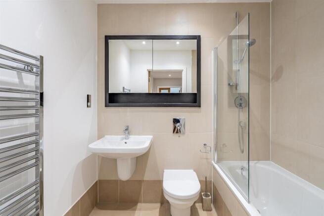 3 bed Apartment for sale Image 10