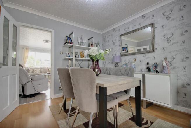 DINING/SITTING ROOM