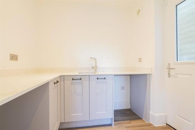 5 bed Detached for sale Image 10