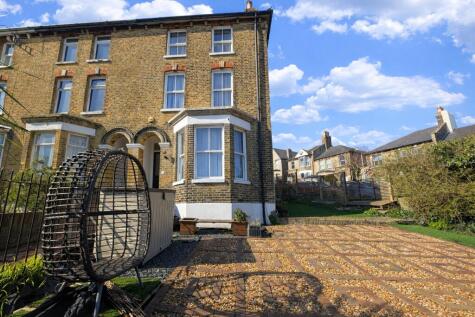 Priory Grove, Dover, CT17