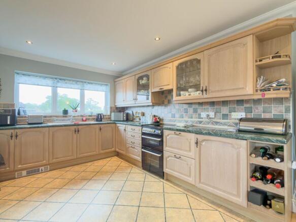 3 bed Detached for sale Image 8
