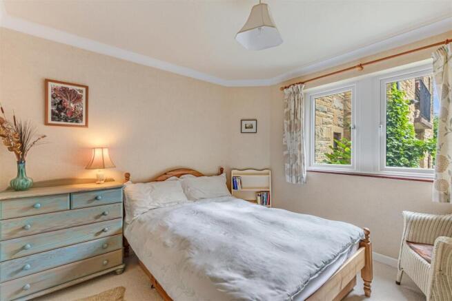 3 bed Town House for sale Image 9