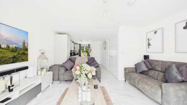 5 bed Detached for sale Image 6