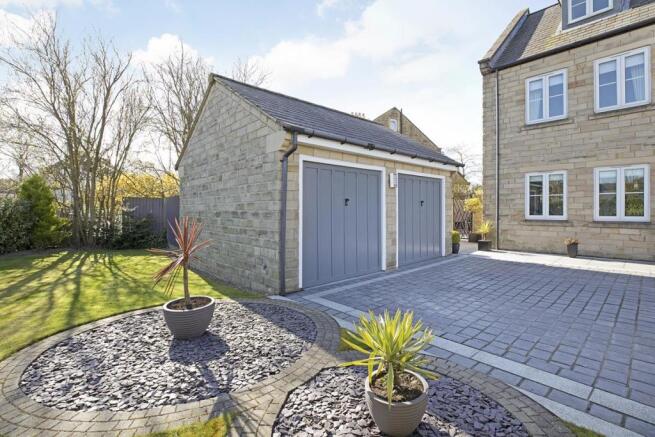 Garage & Parking