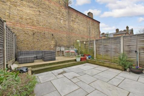 Lea Bridge Road, Leyton