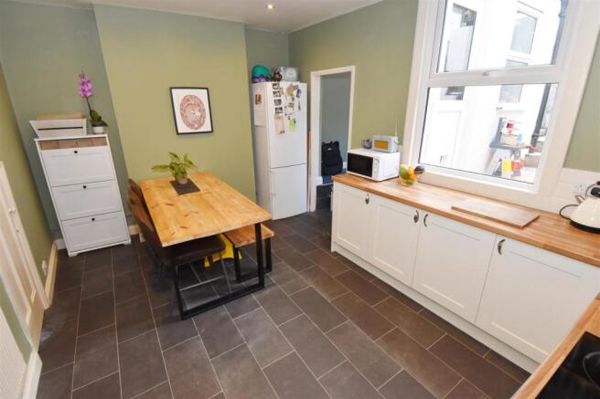 Kitchen1.jpg