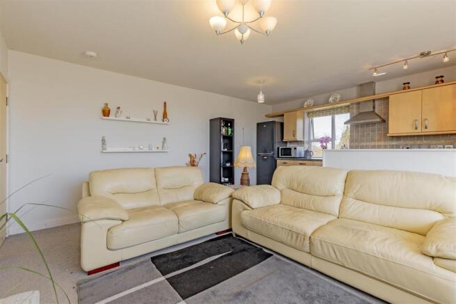 2 bed Apartment for sale Image 6