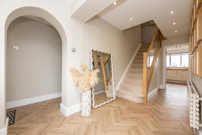 4 bed Detached for sale Image 12