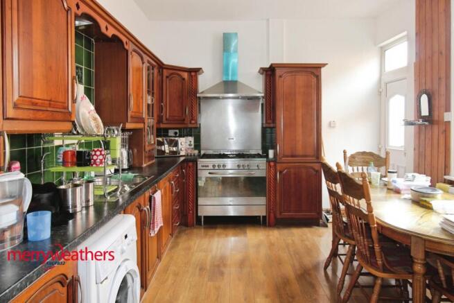 4 bed Semi-Detached for sale Image 4