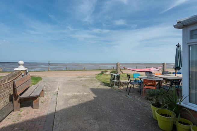 Front Garden / Views