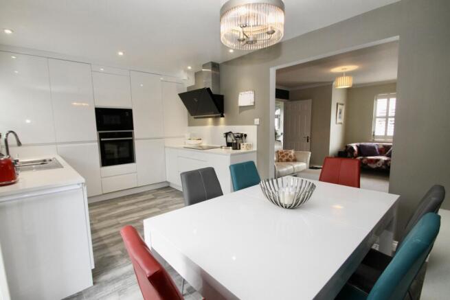 Dining kitchen to sitting room