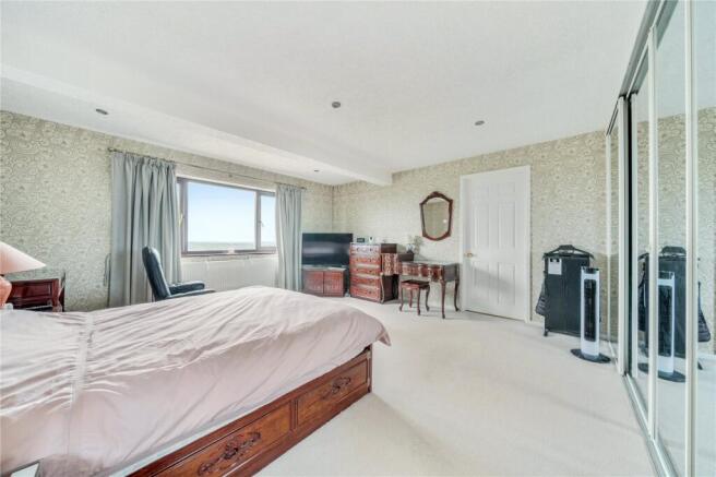 5 bed Detached for sale Image 6