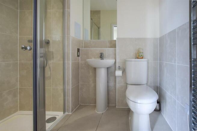 Shower room (en-suite).jpg