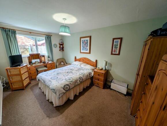 bed 1.jpg