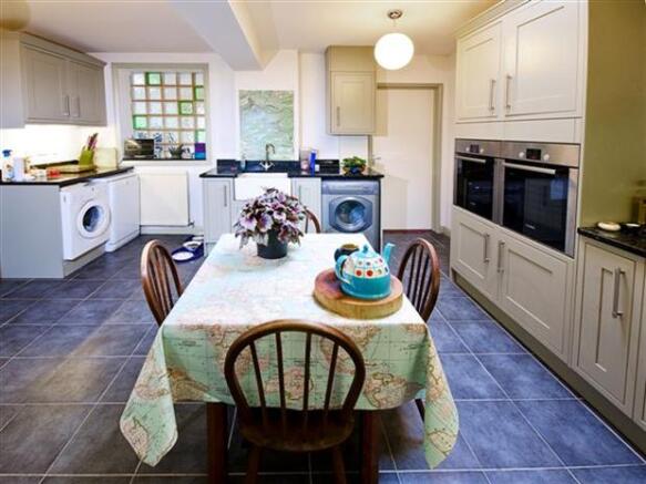 KITCHEN/BREAKFAST ROOM