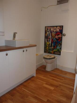 GROUND FLOOR W.C.
