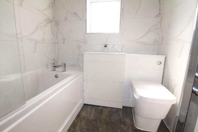 2 bed Terraced to rent Image 11