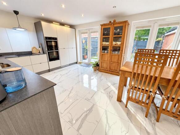 kitchen 2.jpg