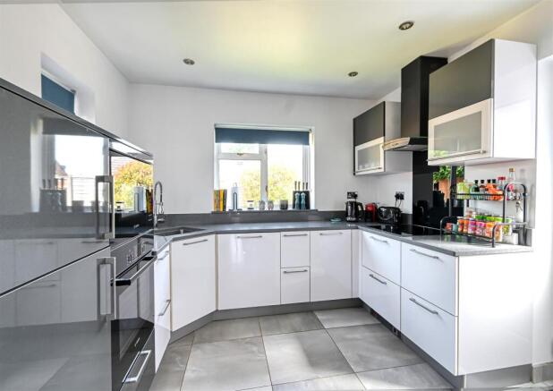 15 Farmlands Road-04.jpg