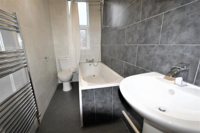 6 bed House to rent Image 12