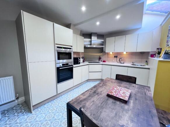 9 Upper Westby Street  photo 4