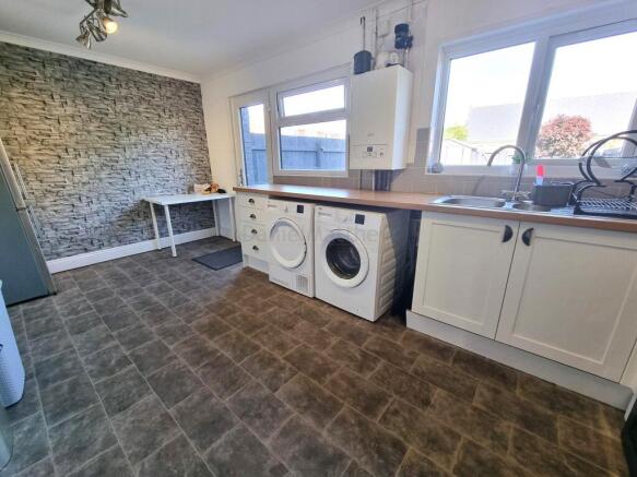 Kitchen/ Breakfast Room