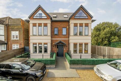 Gunnersbury Avenue, Ealing