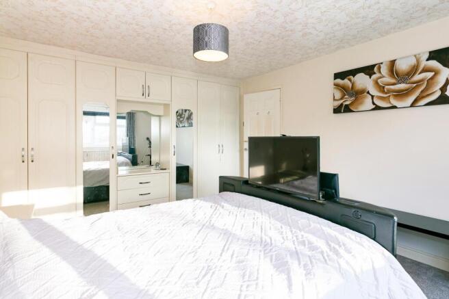 4 bed Detached for sale Image 12