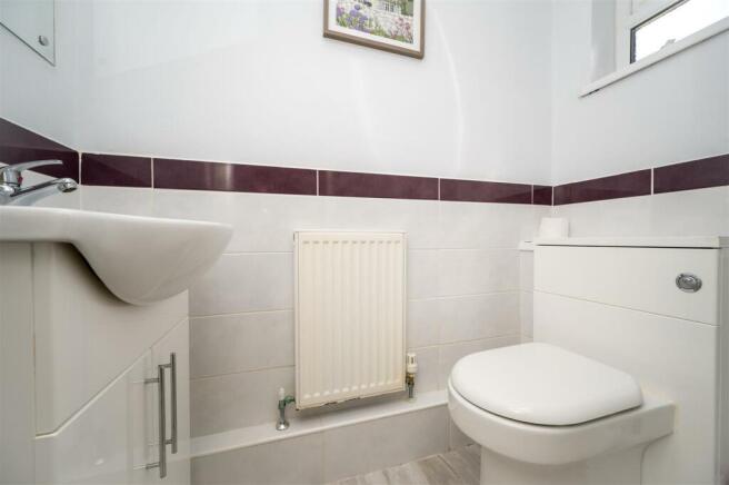 En-suite Cloakroom.jpg