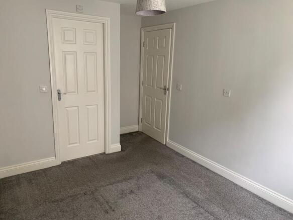 2 bed Apartment to rent Image 6