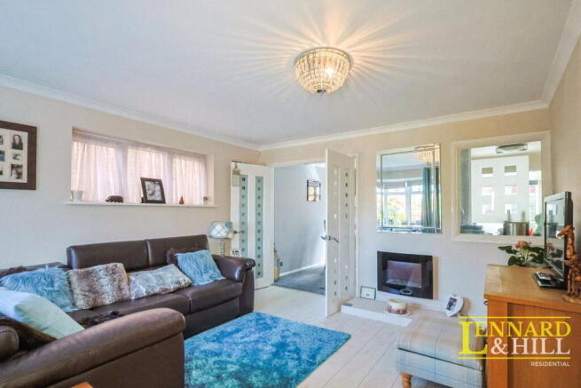 Bodell Close, North Grays, RM16 2TB photo 4