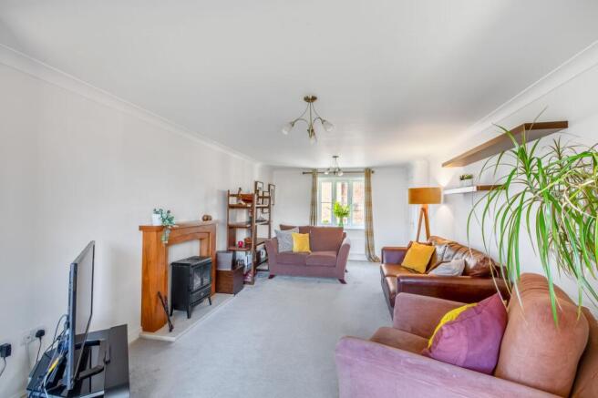 5 bed Detached for sale Image 8