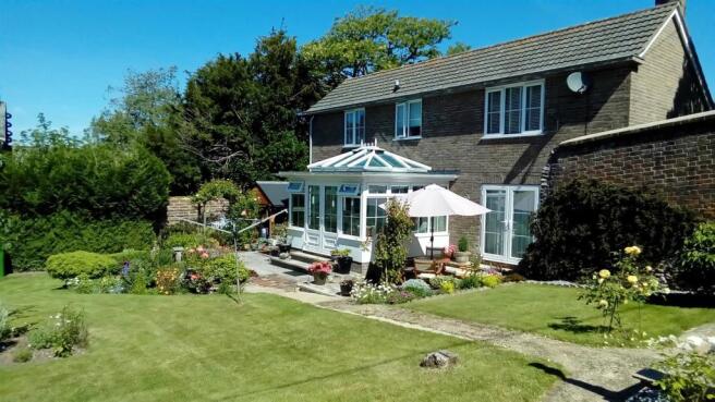 A place to entertain in the sun