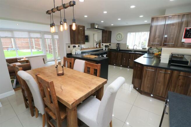 OPEN PLAN KITCHEN DINER