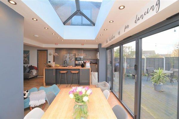 open plan dining/kitchen