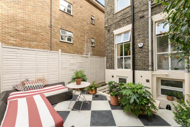 Kenninghall Road, E5