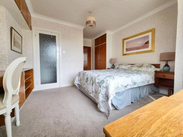 4 bed Semi-Detached for sale Image 11