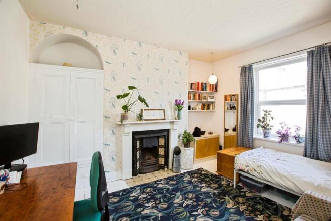 5 bed Terraced for sale Image 9