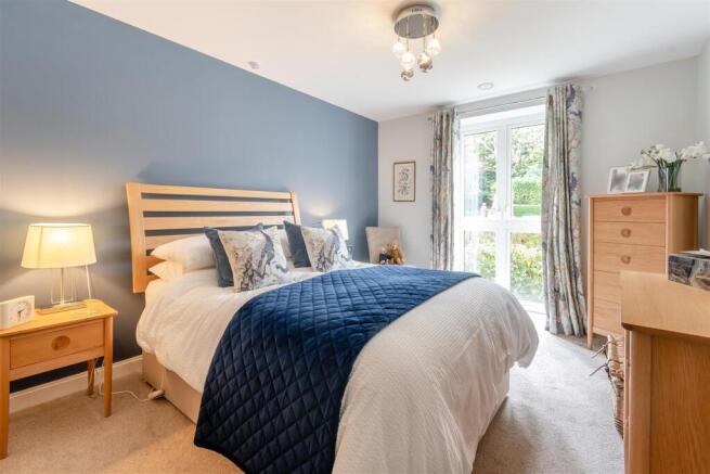 2 bed Apartment for sale Image 4