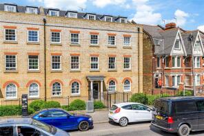 15, 32 The Heights, New Road, Rochester ME1 1DX