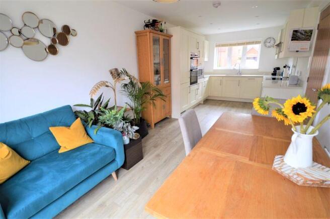 Kitchen/Dining...