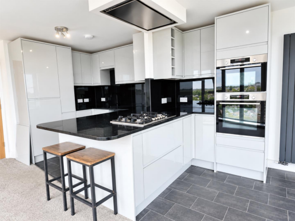 OPEN PLAN LOUNGE/KITCHEN/DINER
