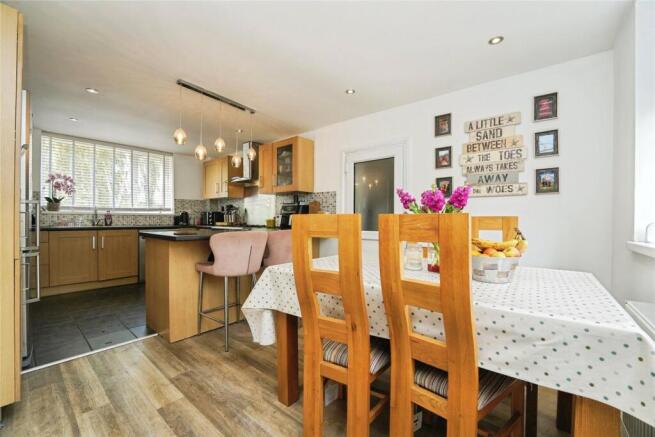Kitchen/Dining Area