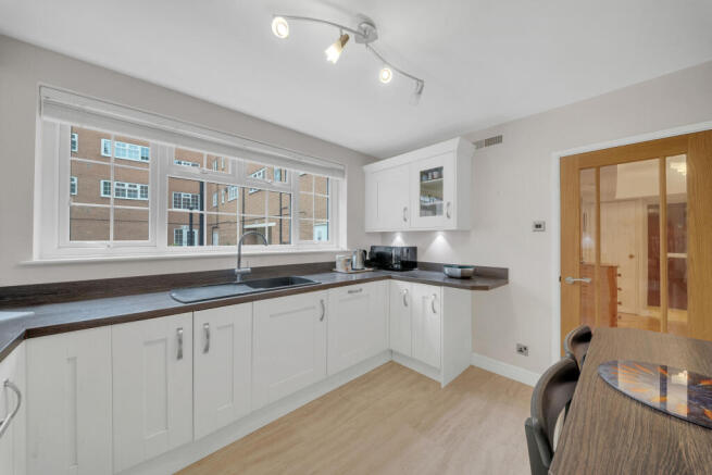 2 bed Ground Flat for sale Image 5