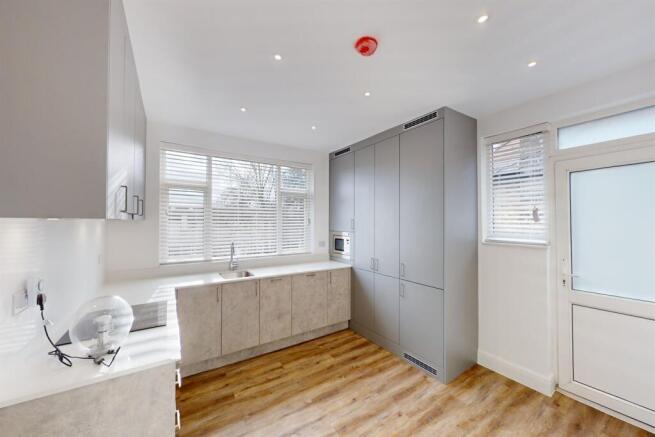 Marlborough Road, Chingford, E4 photo 4