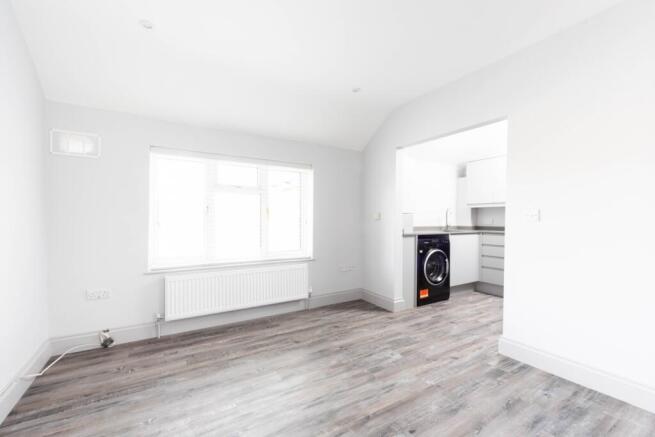 Flat B 99 Copse Lane High-4