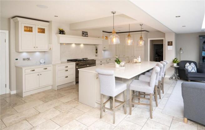 6 bed Detached for sale Image 5