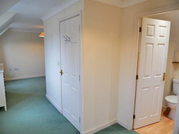 MASTER BEDROOM FLOOR